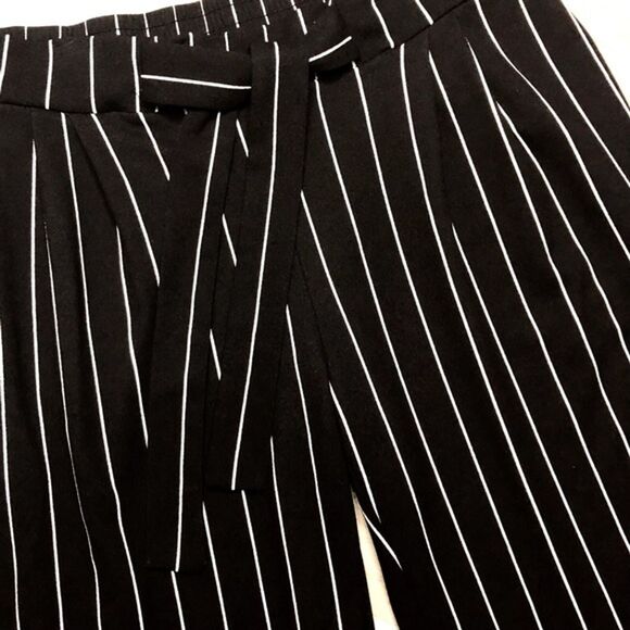Everly Grey Makana Maternity Cropped Pant Wide Leg Pin Stripe Black White Large - Picture 1 of 5